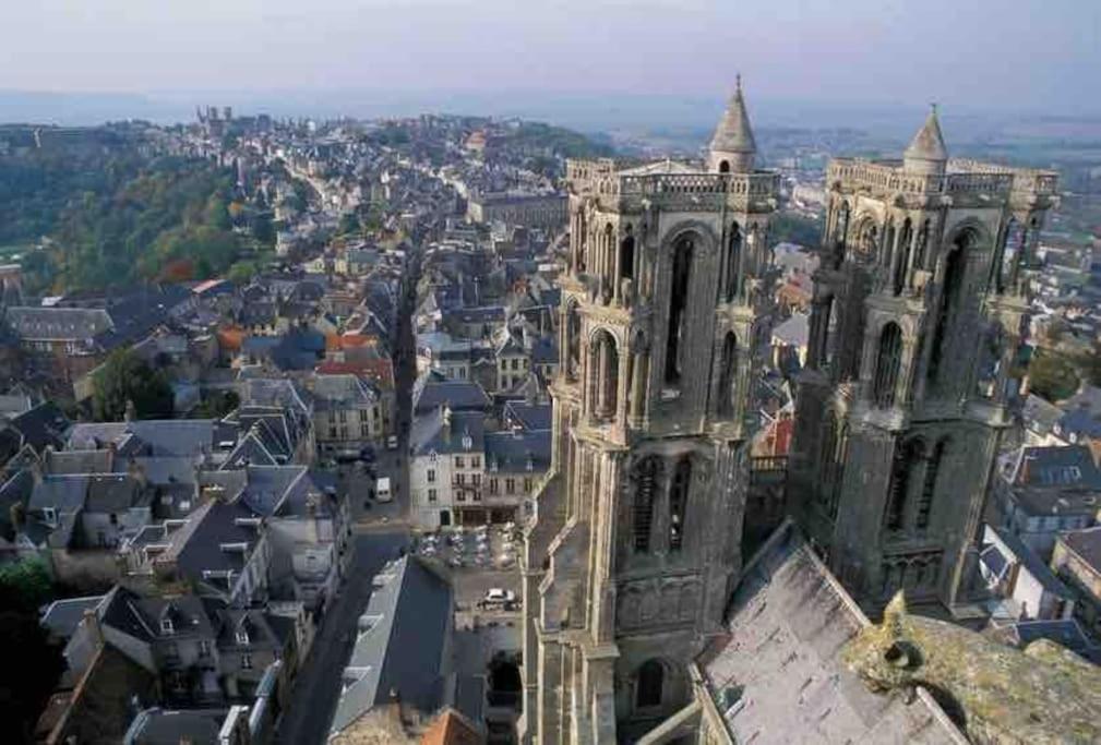 Suite De Charme Au Pied De La Cathedrale Лан Экстерьер фото
