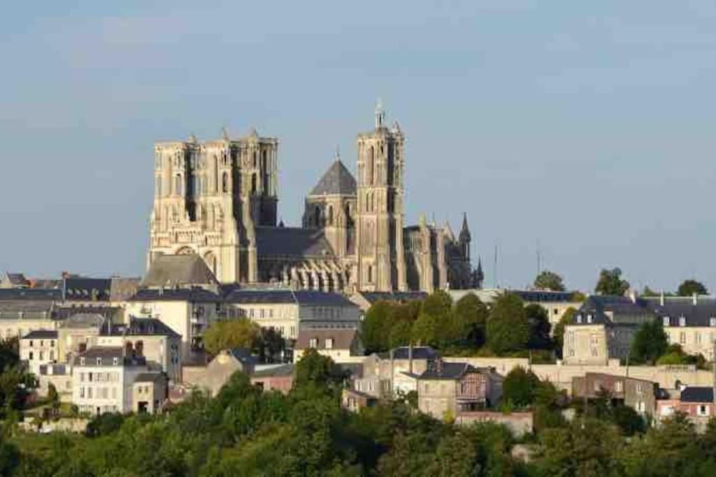 Suite De Charme Au Pied De La Cathedrale Лан Экстерьер фото